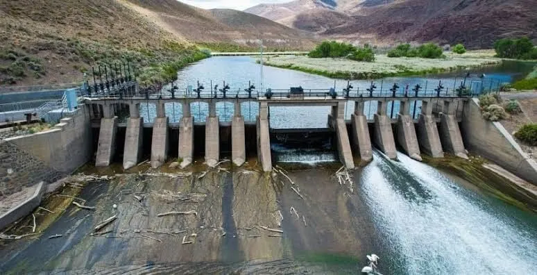 TareenAneesa's tweet image. Built in 1902 by Canadian engineer Major Alian de Litbniere, the 10.5 MW project is one of South Asia’s oldest hydroelectric plants and once powered Srinagar and Uri through an innovative 11-km wooden flume system. 
#EngineeringMarvel #Heritage #History #RenewableEnergy