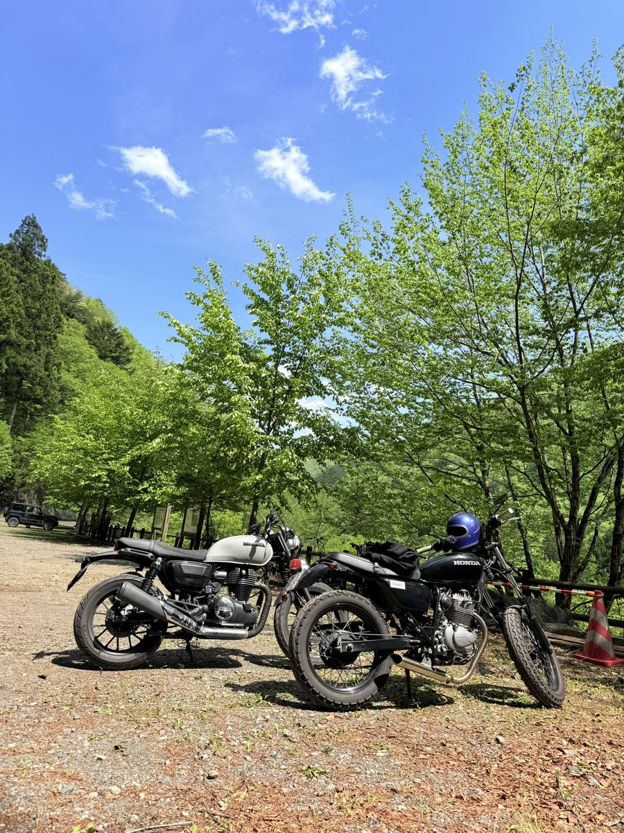 pathless64's tweet photo. GWツーリング
道混みすぎ https://t.co/Tlj1zYJWc0