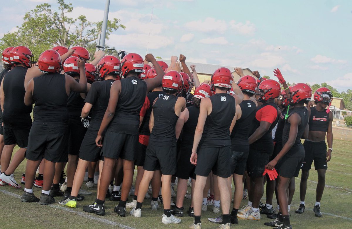 CoachWaggonerGT's tweet image. Been a great 1st Week of Spring Practice here in Blountstown. Saw a bunch of young kids get better and look forward to seeing us continue to improve over the next 3 weeks before the Summer Program begins! #OutWorkEverybody 🐅