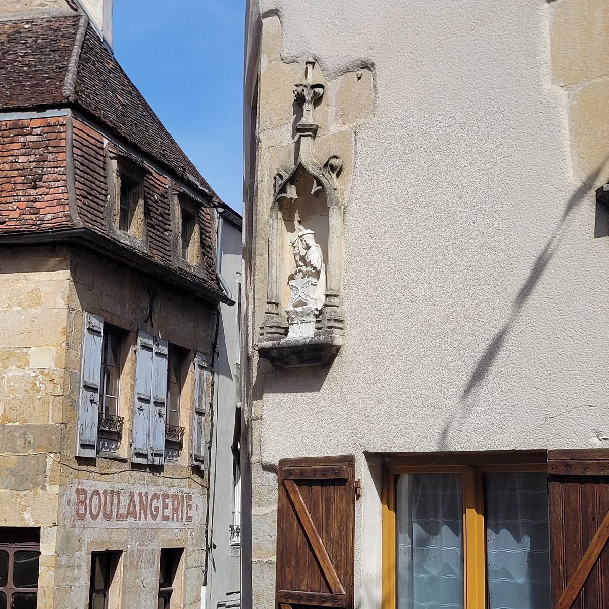 CatMo0105's tweet photo. Le joli village de Semur en Auxois
#Bourgogne https://t.co/efBOzu4R2W