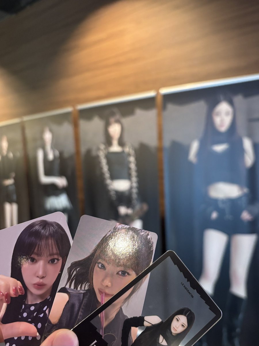 레온 tweet media