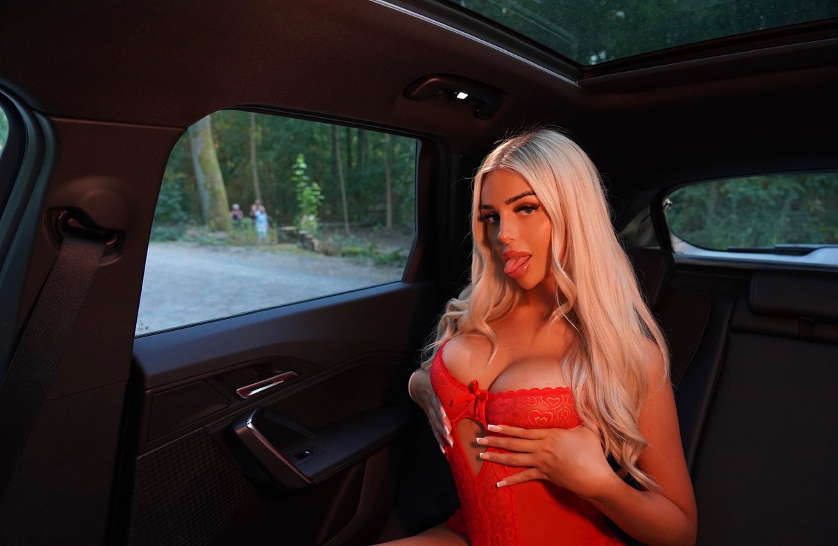 Ellie coldwell tweet media