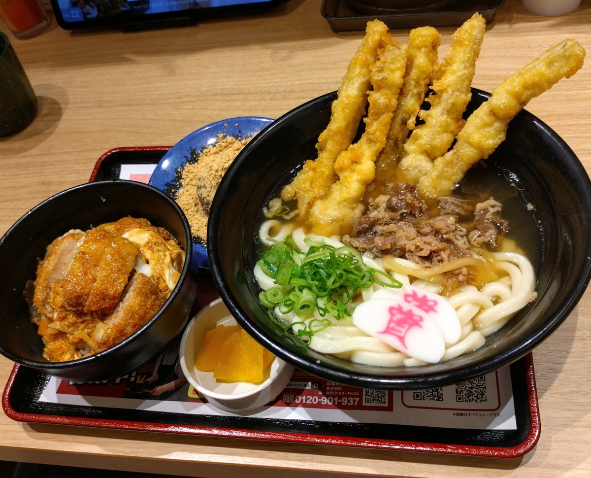 sanoatsu's tweet photo. 『資さんうどん 川越新河岸店』のごぼ天（5本）ネギ抜き🍵
夫は肉ごぼ天うどんとミニカツ丼の満腹セット＋きなこぼた餅

初☆資さん！
ポリポリごぼうもやわらかツルツルうどんも美味しかったです
今度はおでんや椎茸も食べたい

#資さんうどん #川越市 #うどん https://t.co/vLO6fGHaV8