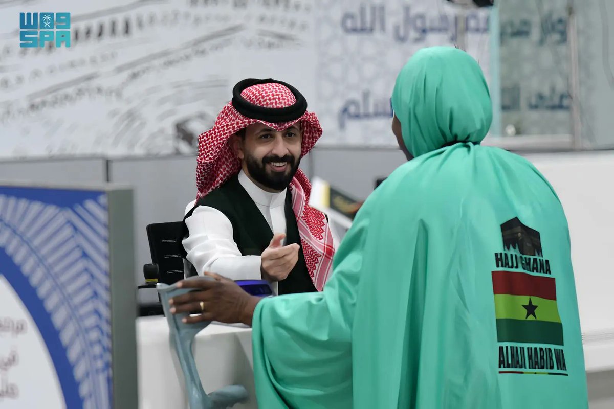 saudia_daily's tweet photo. 🕋 The journey of a lifetime begins!
🇬🇭 The Jawazat at Madinah’s Prince Mohammad Bin Abdulaziz International Airport welcomes the first flight of pilgrims from Ghana for #Hajj 1447 AH.
#WelcomeToKSA #Hajj1447 #SaudiaDaily
@AljawazatKSA @HajMinistry
https://t.co/LhZIdMIcB0 https://t.co/unWinsdpG7