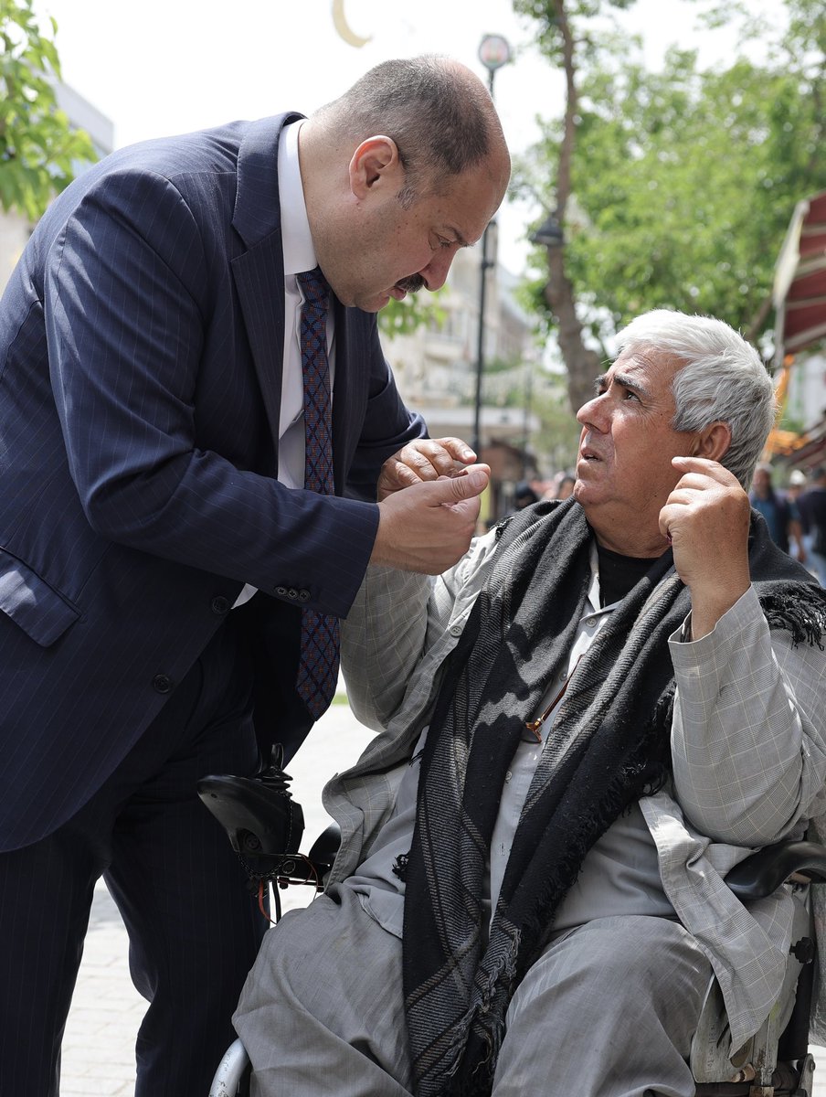 nedimatilla's tweet photo. 🤝 Samimiyetle atılan her adım, gönülden gönüle uzanan en güzel yoldur…

Birlikte yürüdükçe anlam kazanan, paylaştıkça çoğalan bir hikâye… 🤍

#MehmetKasımGülpınar 

📍Şanlıurfa / Divanyolu Caddesi https://t.co/9G2GnB2GmB