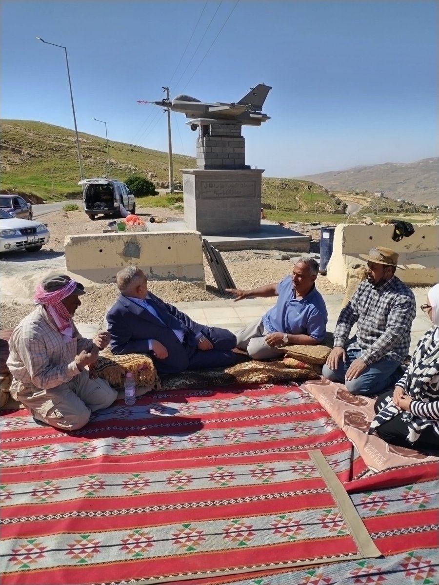 dr_samarh's tweet photo. في زيارة مفاجئة لوزير الثقافة مصطفى الرواشده المكرم  إلى قمة من قمم لواء عي/ الكرك، الجمعة ١ - ٥ - ٢٠٢٦ ليشاهد النصب  المهيب( نصب الشهيد الطيار معاذ الكساسبة)  الذي أنجزه الفنان النحات محمد العظامات، وفي جلسة  أشاد معاليه بروعة الفن وقيمته الوطنية والسردية https://t.co/JTHlmXybjo