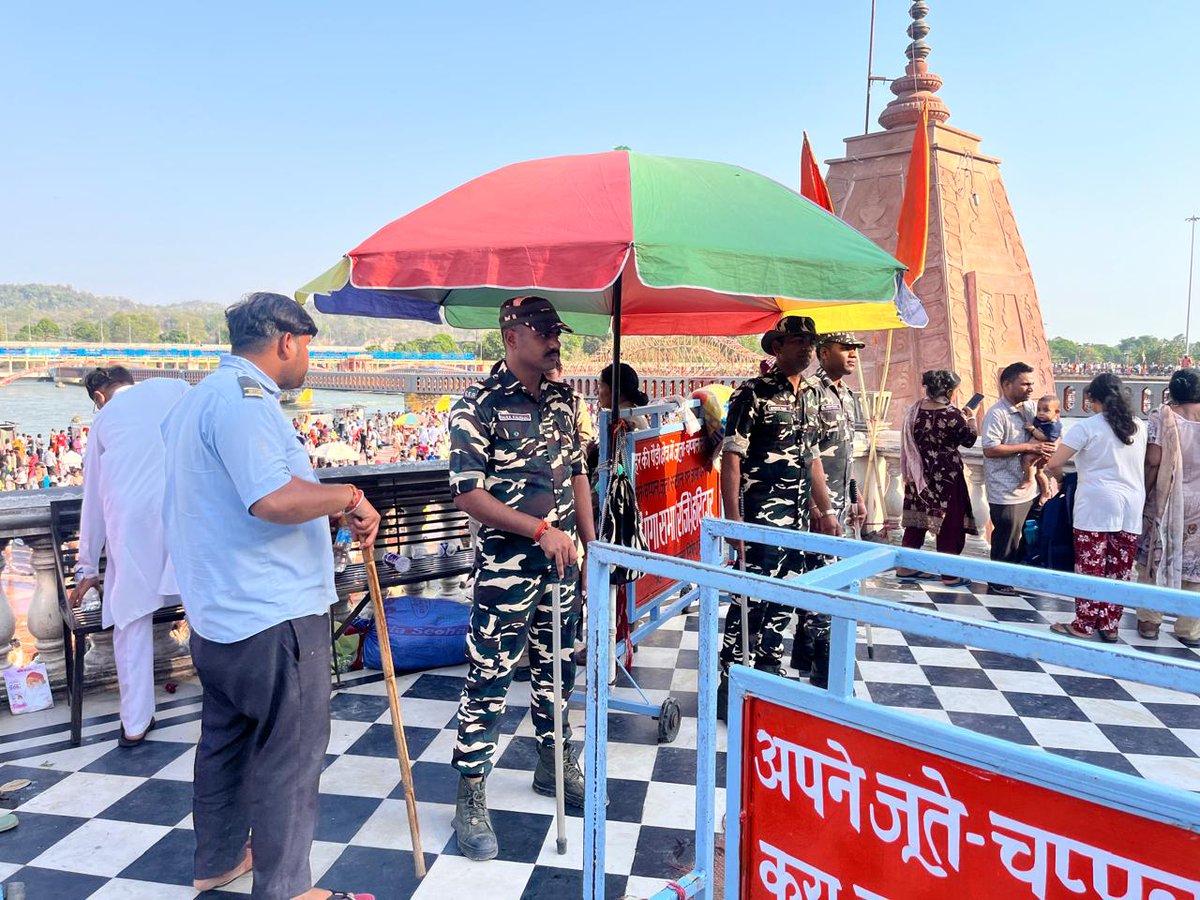 9BnSSB_INDIA's tweet photo. “सेवा, सुरक्षा और समर्पण – चारधाम यात्रा में तत्पर!”
हरिद्वार में चारधाम यात्रा के दौरान बलकर्मियों द्वारा श्रद्धालुओं की सुरक्षा, मार्गदर्शन एवं हर संभव सहायता सुनिश्चित की जा रही है। कठिन परिस्थितियों में भी कर्तव्यनिष्ठा के साथ सेवा जारी है।
#SSB_INDIA
#FTRSSBLKW
#SHQSSBGKP https://t.co/D4ztjl8vNu