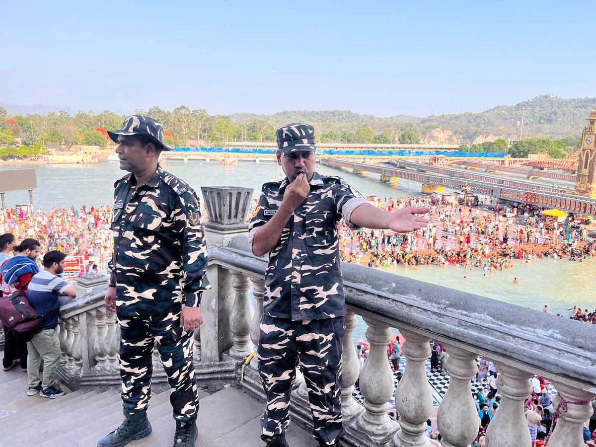 9BnSSB_INDIA's tweet photo. “सेवा, सुरक्षा और समर्पण – चारधाम यात्रा में तत्पर!”
हरिद्वार में चारधाम यात्रा के दौरान बलकर्मियों द्वारा श्रद्धालुओं की सुरक्षा, मार्गदर्शन एवं हर संभव सहायता सुनिश्चित की जा रही है। कठिन परिस्थितियों में भी कर्तव्यनिष्ठा के साथ सेवा जारी है।
#SSB_INDIA
#FTRSSBLKW
#SHQSSBGKP https://t.co/D4ztjl8vNu