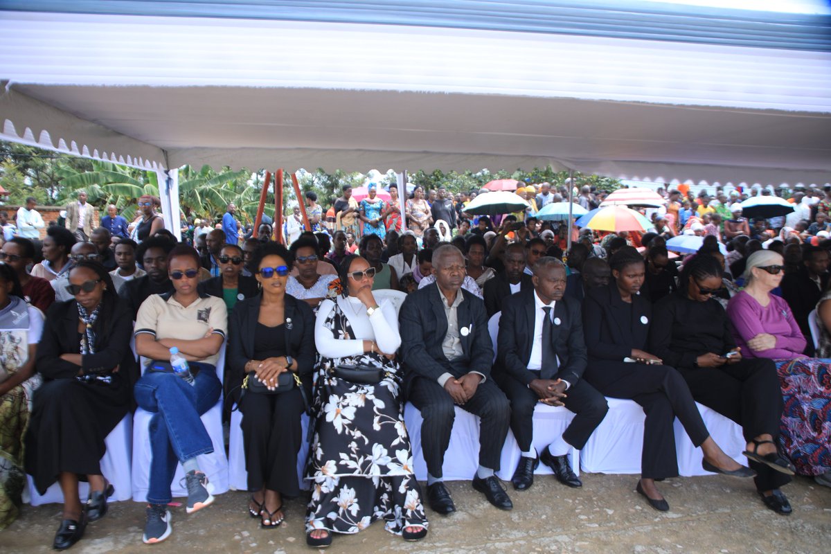 RutsiroDistrict's tweet photo. Hon. @uwiringiyimanap ati: "kwibuka abacu bazize Jenosdie yakorewe abatutsi ni inshingano zacu nk'Abanyarwanda kandi bigakorwa n'umutima wose. Kwibuka ni umwanya wo kongera guha agaciro abazize Jenoside. Ntituzibagirwako Jenoside yakorewe Abatutsi yateguwe..." https://t.co/CdbOdkiDLK