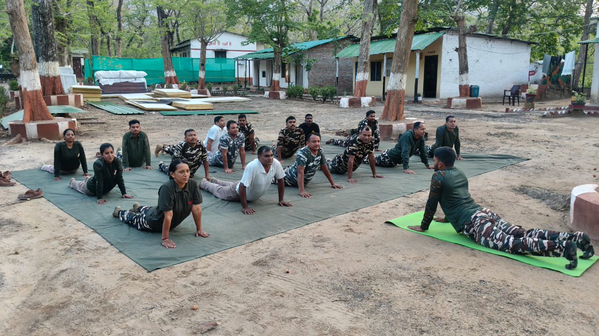 9BnSSB_INDIA's tweet photo. 100 рджрд┐рдиреЛрдВ рдХреЗ рд╕рддрдд рдпреЛрдЧрд╛рднреНрдпрд╛рд╕ рдХреЗ рд╕рд╛рде рдЕрдВрддрд░реНрд░рд╛рд╖реНрдЯреНрд░реАрдп рдпреЛрдЧ рджрд┐рд╡рд╕ 2026 рдХреА рдУрд░ рдмрдврд╝рддреЗ рдХрджрдотАФрдЬрд╡рд╛рдиреЛрдВ рдиреЗ рдпреЛрдЧ рдХреЗ рдорд╛рдзреНрдпрдо рд╕реЗ рд╢рд╛рд░реАрд░рд┐рдХ рдлрд┐рдЯрдиреЗрд╕, рдорд╛рдирд╕рд┐рдХ рд╕рдВрддреБрд▓рди рдФрд░ рдЖрдВрддрд░рд┐рдХ рдКрд░реНрдЬрд╛ рдХреЛ рдирдИ рджрд┐рд╢рд╛ рджреАред
#SSB_INDIA
#SSBSHQGKP
#SSBFTRLUCKNOW
#InternationalYogaDay2026
#100DaysOfYoga
#FitAndCalm
#YogaForForce https://t.co/2yfLPB8Cmd