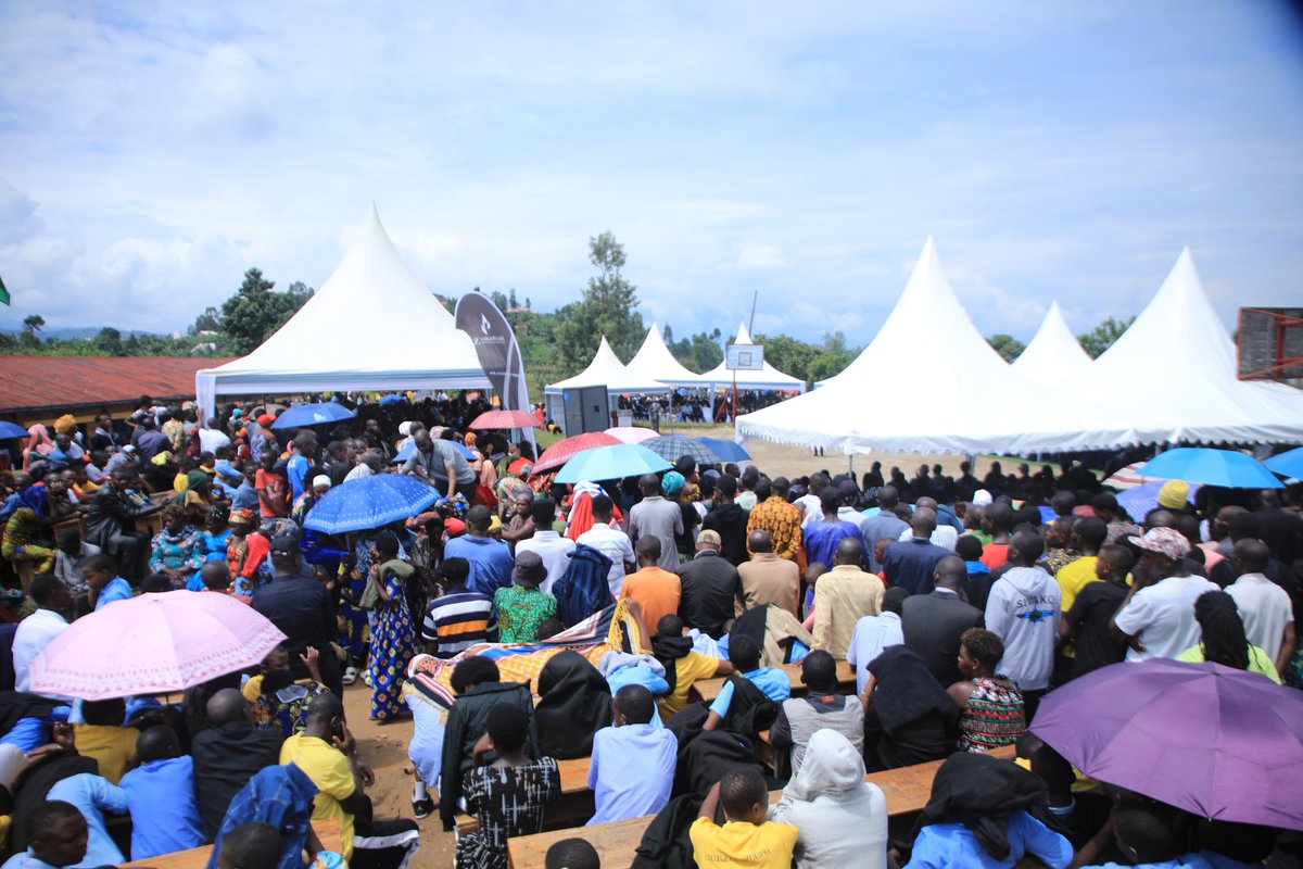 RutsiroDistrict's tweet photo. Hon. @uwiringiyimanap ati: "kwibuka abacu bazize Jenosdie yakorewe abatutsi ni inshingano zacu nk'Abanyarwanda kandi bigakorwa n'umutima wose. Kwibuka ni umwanya wo kongera guha agaciro abazize Jenoside. Ntituzibagirwako Jenoside yakorewe Abatutsi yateguwe..." https://t.co/CdbOdkiDLK