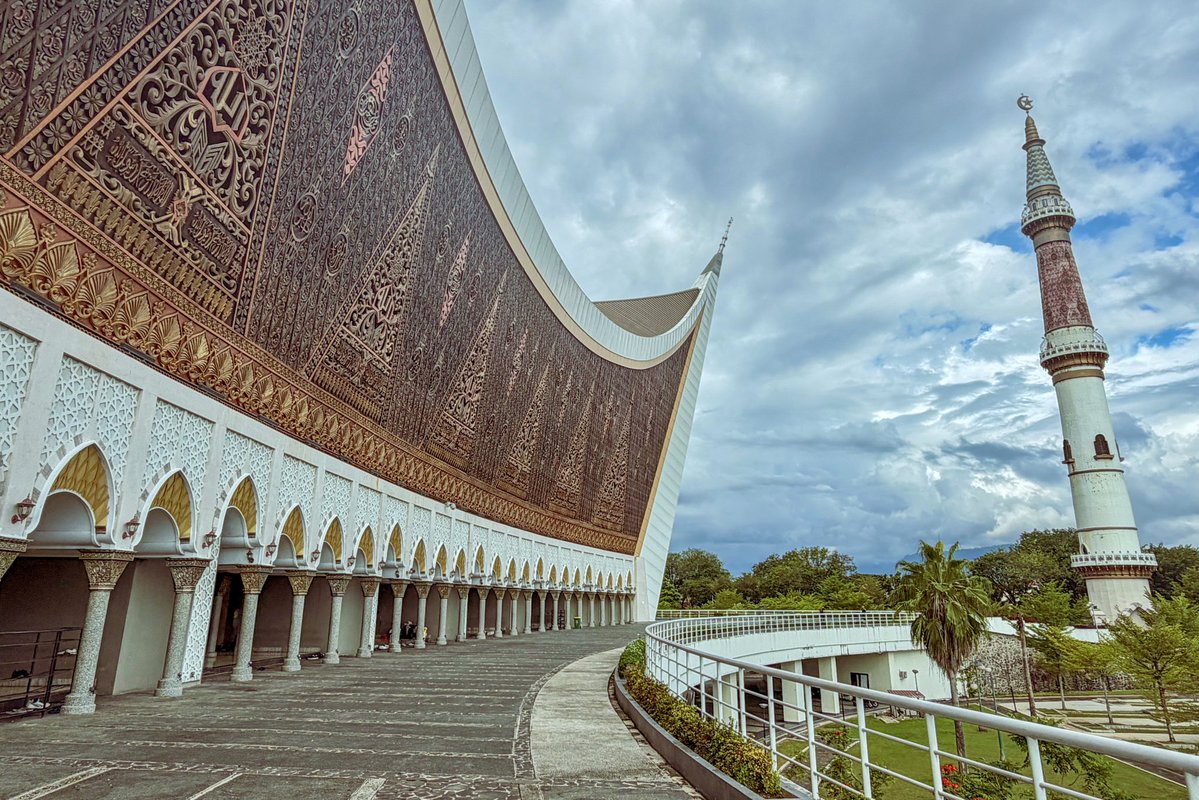 dwightronan's tweet image. Grand Mosque of West Sumatra. #padang #westsumatra #indonesia