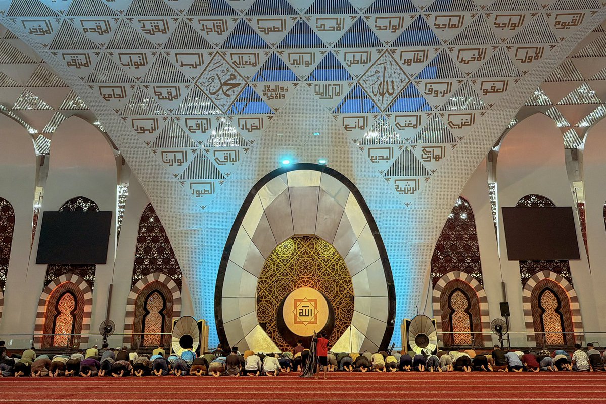 dwightronan's tweet image. Grand Mosque of West Sumatra. #padang #westsumatra #indonesia