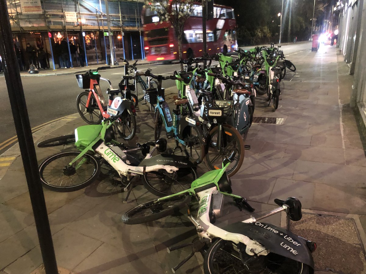 M_Steeples's tweet image. NAME &amp;amp; SHAME: Sloane Avenue/Ixworth Place, SW3 - Dumped bloody Lime bikes blocking the pavement day and night. Why isn't @SadiqKhan @MayorofLondon fining this irresponsible firm? Old people, the disabled, etc cannot get past. #Lime #LimeBike #Bikes #ElectricBikes #SadiqKhan