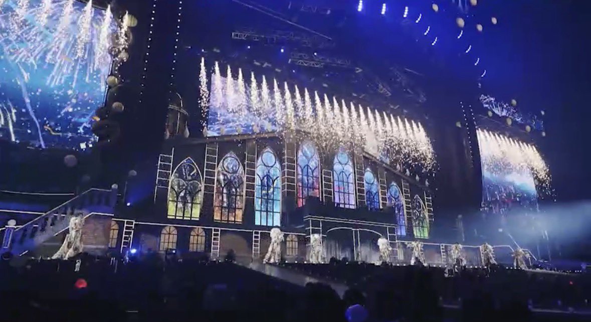 yama_LEO59's tweet photo. JUMPのライブってガチディズニーでガチ夢の世界でガチ世界観神だから😭😭😭 https://t.co/e7M5qBAoSC