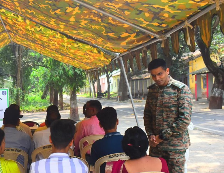 trishakticorps's tweet image. Indian Army | #Veteran Outreach at #Katihar Military Station

#TrishaktiCorps organised an Ex-Servicemen Outreach Programme at Katihar Military Station.
#ESMs, #VeerNaris and next of kin attended. Chairman Zila Sainik Board Bhagalpur, Station Commander KMS and OIC ECHS Polyclinic