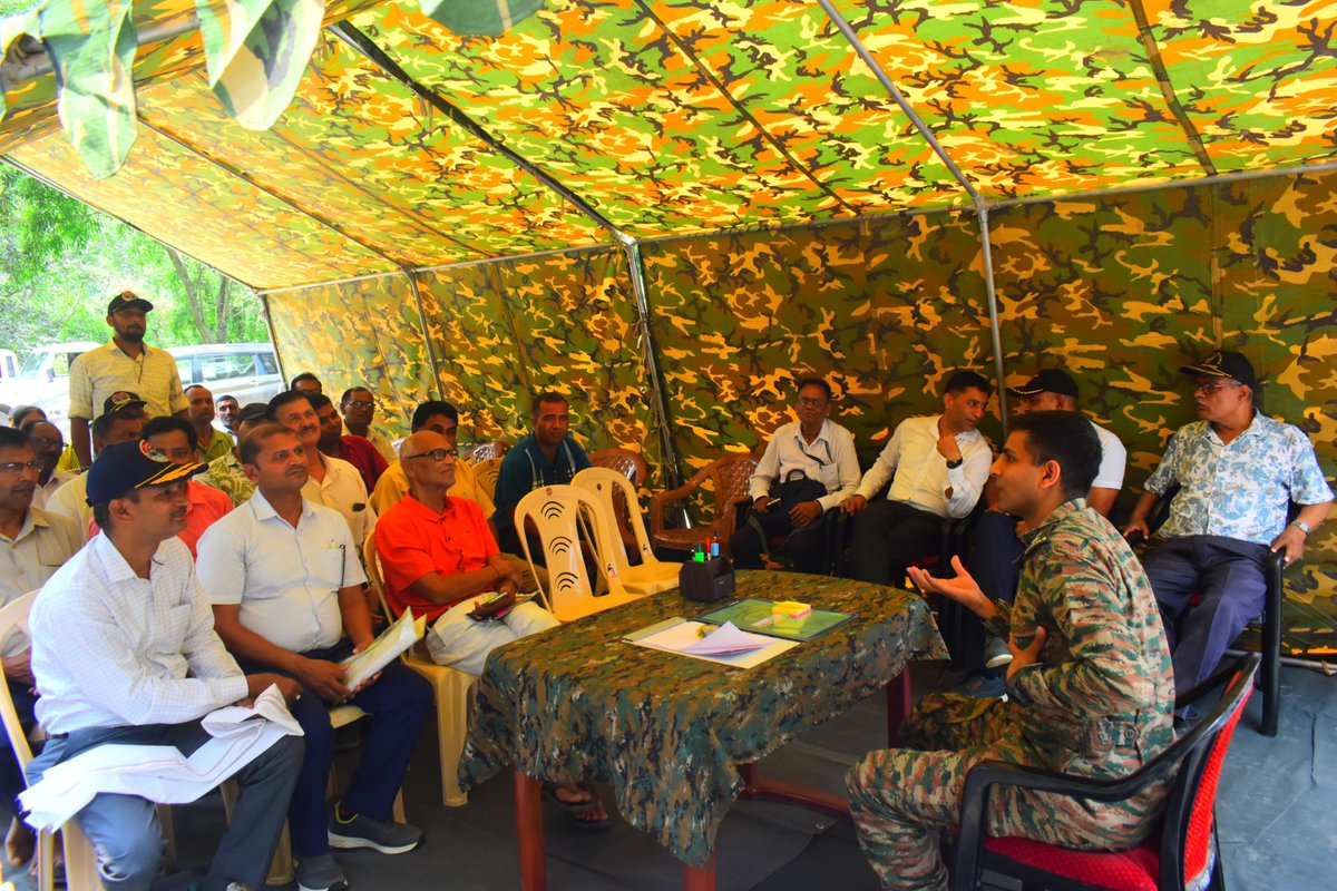 trishakticorps's tweet image. Indian Army | #Veteran Outreach at #Katihar Military Station

#TrishaktiCorps organised an Ex-Servicemen Outreach Programme at Katihar Military Station.
#ESMs, #VeerNaris and next of kin attended. Chairman Zila Sainik Board Bhagalpur, Station Commander KMS and OIC ECHS Polyclinic