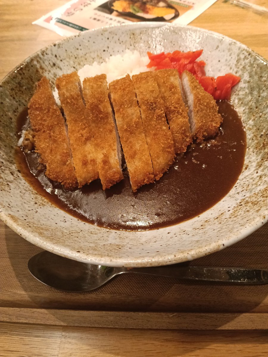 tomopapagame's tweet photo. 夕飯はカツカレー🍛後はキャンプ場で寝るだけです😊 https://t.co/tj74AfTMee