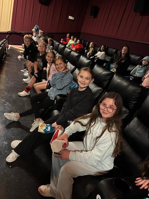 BrightElSchool's tweet photo. 🐾🎬 4th Grade Field Trip Fun! 🎬🐾
Our 4th graders enjoyed their field trip to watch Hoppers and then returned to school for some fun classroom activities! It was a great day of learning and time together.

#WatchSunmanDearborn https://t.co/bKGGun0ftZ