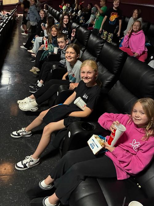 BrightElSchool's tweet photo. 🐾🎬 4th Grade Field Trip Fun! 🎬🐾
Our 4th graders enjoyed their field trip to watch Hoppers and then returned to school for some fun classroom activities! It was a great day of learning and time together.

#WatchSunmanDearborn https://t.co/bKGGun0ftZ