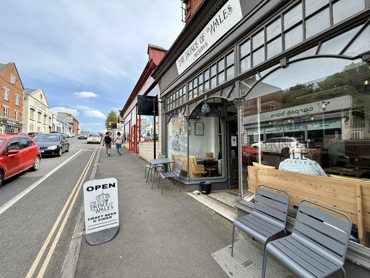rwnash's tweet image. A Tribe Called Sesh - Arbor Ales - 4.0% ABV. B+ and a bit and a touch. Light, hoppy, refreshing with a tingly sherbetness #ale #beer #bier 

3.4/5. At The Awesome Prince Of Wales Micro in Chippenham. Where Fine Ales taste better in aged glasses. Fridge Solid.