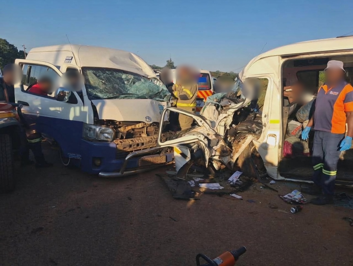 _ArriveAlive's tweet image. There is a head-on collision involving two taxis on the R524 at Hamutsha in the Vhembe District, Limpopo.

arrr.co.za/TL6cS

#ArriveAlive #HeadOnCrash @Limpopo_Traffic