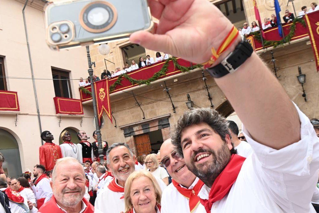 Los Caballos del Vino de Caravaca de la Cruz son únicos. 

Mi enhorabuena a todas las peñas y familias que mantienen viva, generación tras generación, la grandeza de esta Fiesta, Patrimonio de la Humanidad.