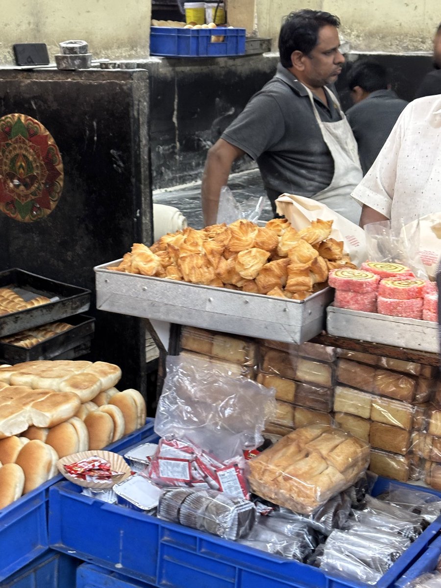 dhavalkulkarni's tweet image. Santosh Bakery, Pune’s OG bakery. Their pattice hits a different note. 

#food #Pune #PuneFood #bakeries #PuneBakeries #eatingout #diningout #khawayya #khaugiri #memories #nostalgia