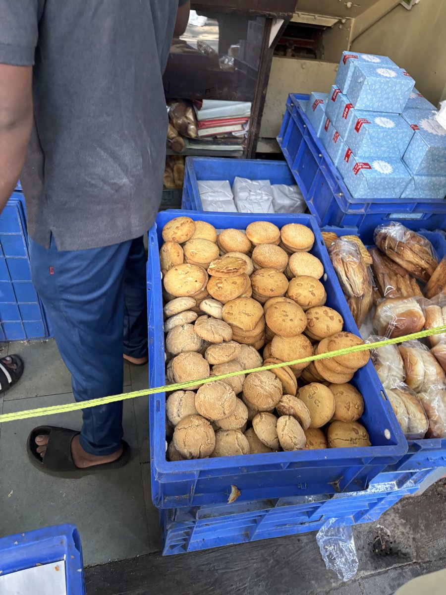 dhavalkulkarni's tweet image. Santosh Bakery, Pune’s OG bakery. Their pattice hits a different note. 

#food #Pune #PuneFood #bakeries #PuneBakeries #eatingout #diningout #khawayya #khaugiri #memories #nostalgia