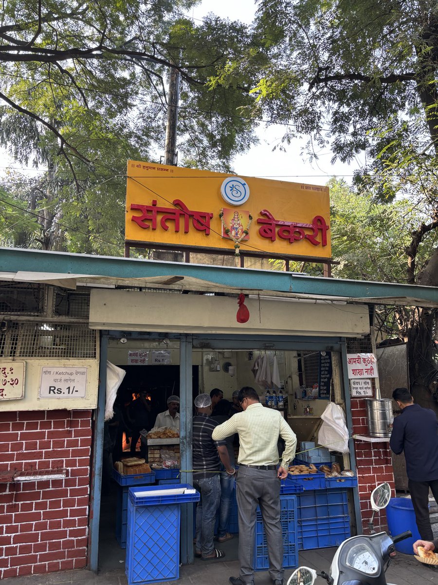 dhavalkulkarni's tweet image. Santosh Bakery, Pune’s OG bakery. Their pattice hits a different note. 

#food #Pune #PuneFood #bakeries #PuneBakeries #eatingout #diningout #khawayya #khaugiri #memories #nostalgia