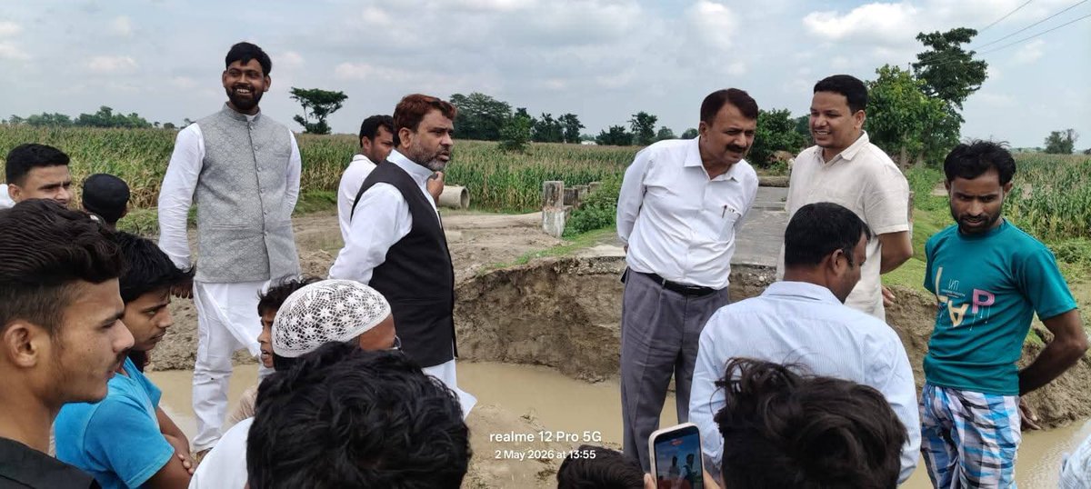AkhtarulImanMLA's tweet photo. 📍 अमौर विधानसभा क्षेत्र
आज अमौर विधानसभा क्षेत्र के अंतर्गत चल रही विभिन्न विकास योजनाओं का संबंधित विभाग के अधिकारियों के साथ निरीक्षण किया। इस दौरान योजनाओं की प्रगति की समीक्षा की गई और कार्यों में तेजी लाने हेतु आवश्यक निर्देश दिए गए। https://t.co/h6QpD9OyS6