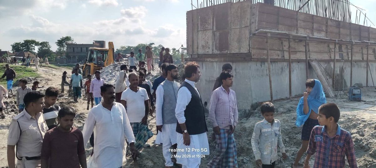 AkhtarulImanMLA's tweet photo. 📍 अमौर विधानसभा क्षेत्र
आज अमौर विधानसभा क्षेत्र के अंतर्गत चल रही विभिन्न विकास योजनाओं का संबंधित विभाग के अधिकारियों के साथ निरीक्षण किया। इस दौरान योजनाओं की प्रगति की समीक्षा की गई और कार्यों में तेजी लाने हेतु आवश्यक निर्देश दिए गए। https://t.co/h6QpD9OyS6