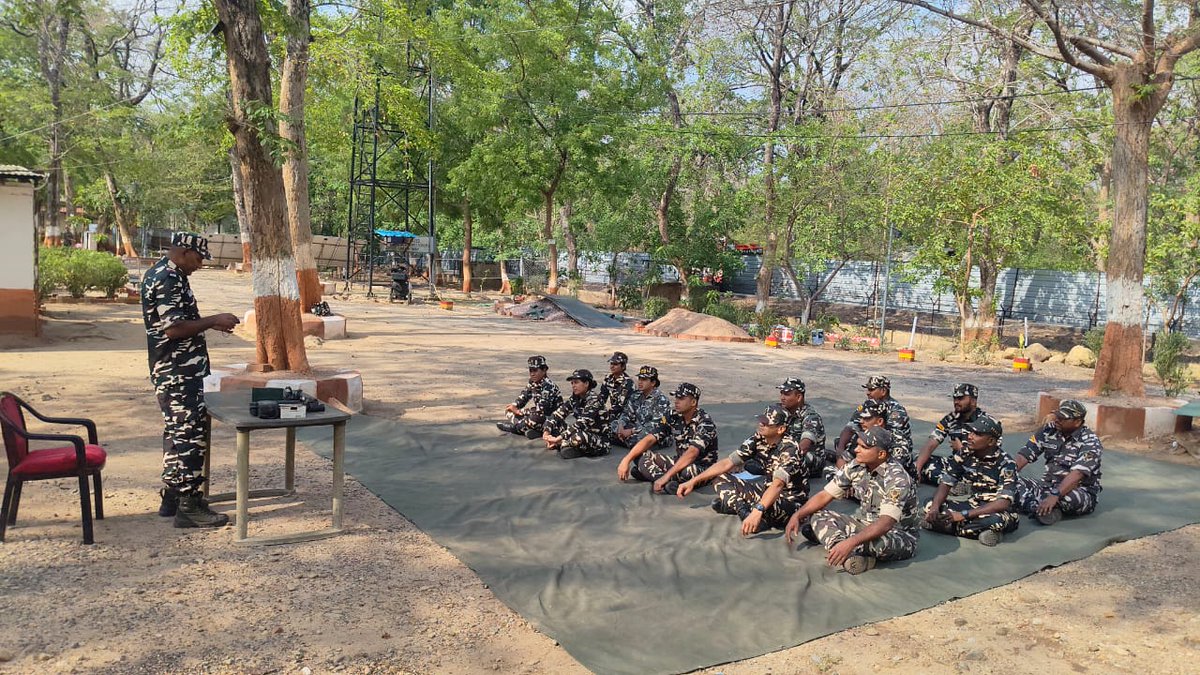 9BnSSB_INDIA's tweet photo. हर संदेश अहम, हर प्रतिक्रिया समय पर—HF/VHF प्रशिक्षण में बलकर्मियों ने स्पष्ट संवाद और त्वरित समन्वय की क्षमता को मजबूत किया, ताकि हर स्थिति में संपर्क बना रहे।
#SSB_INDIA
#SSBSHQGKP
#SSBFTRLUCKNOW
#HFVHFTraining
#ClearCommunication
#QuickResponse
#SignalPractice
#ReadyForce https://t.co/jI6FJRhZom