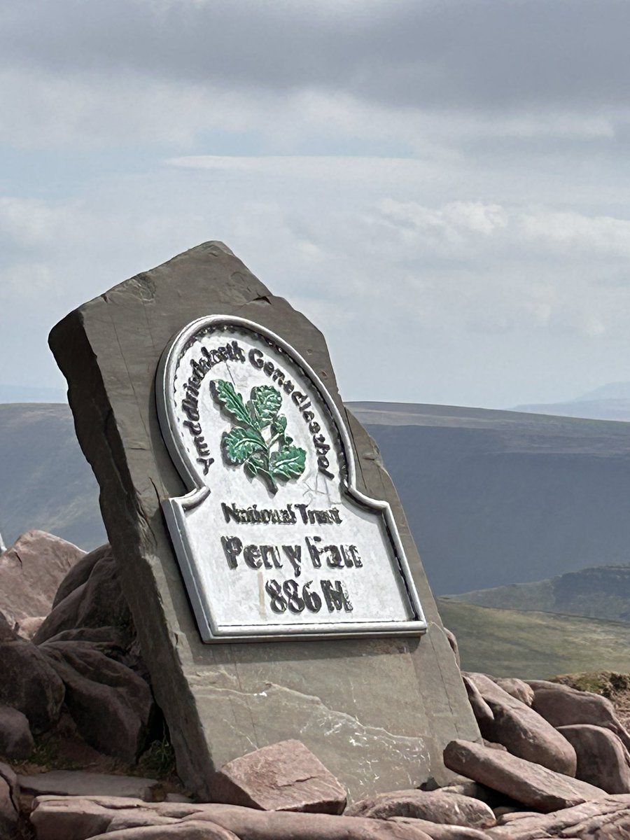 DeanoPnr's tweet photo. Dartford Loyal RSC on Pen Y Fan https://t.co/PQWAZoes2p