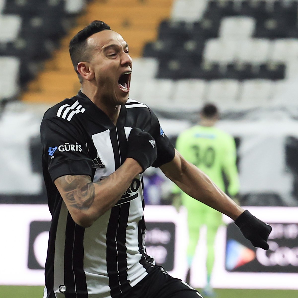 demarkesports's tweet photo. Josef de Souza: "Sergen Yalçın'ı çok özledim. O benim için bir baba gibi. Ben Beşiktaş'ta forma giyerken bana çok yardımcı oluyordu. Beni daha iyi bir oyuncu yaptı." https://t.co/aW5YHWBFnb