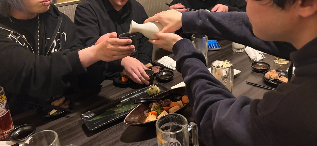 仙台旅行者含む飲み会発生
舞舞舞が年少なので酒注ぎ係に