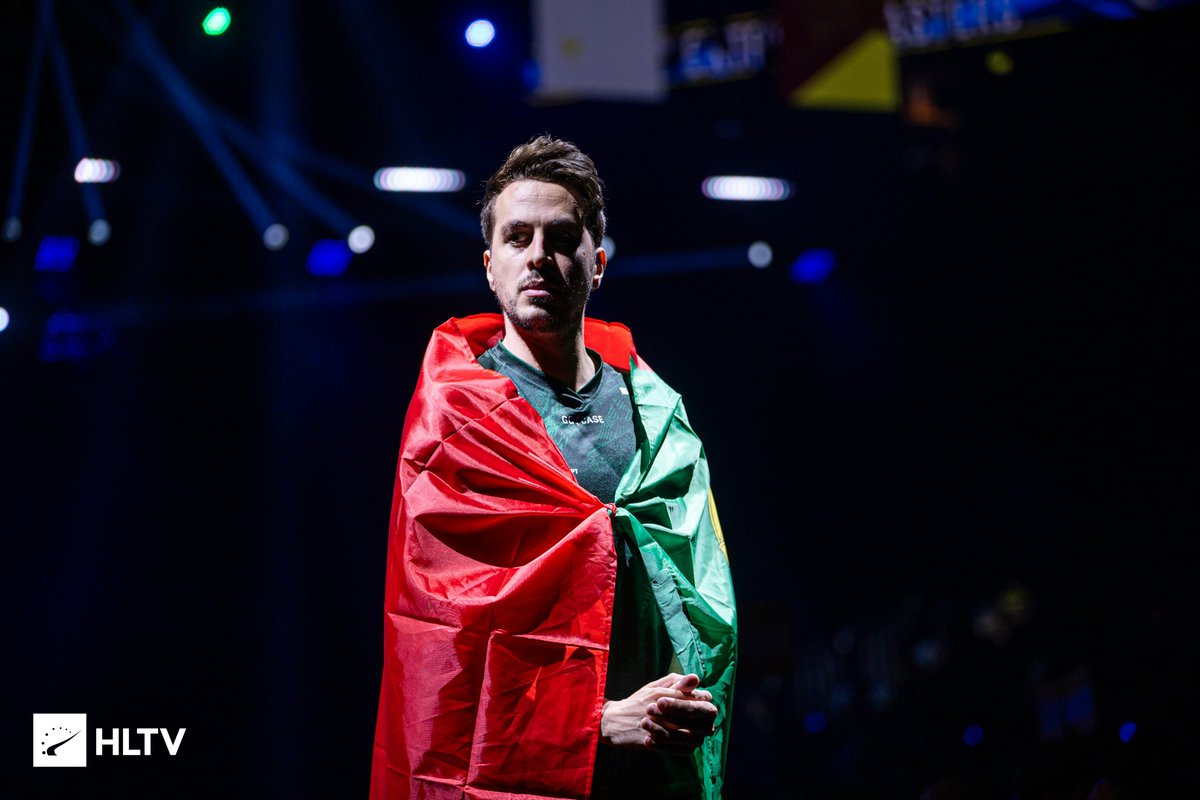 B24Screen's tweet photo. Um legado eterno. LENDA! 🐐 https://t.co/vj05ak7Dan