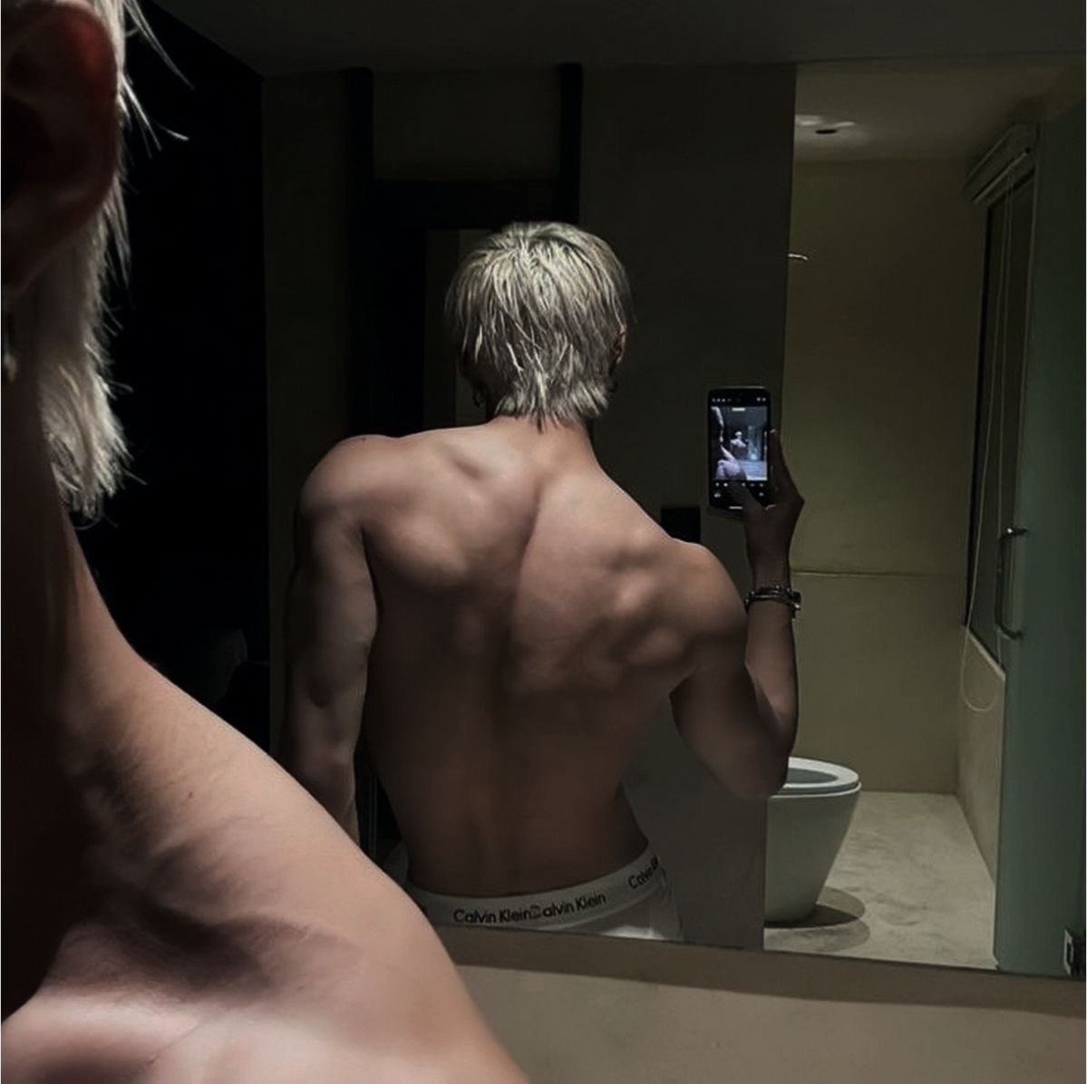 hhbyun00's tweet photo. Petition for kim junseo to post these kind of picture. https://t.co/82E0gBHcAN