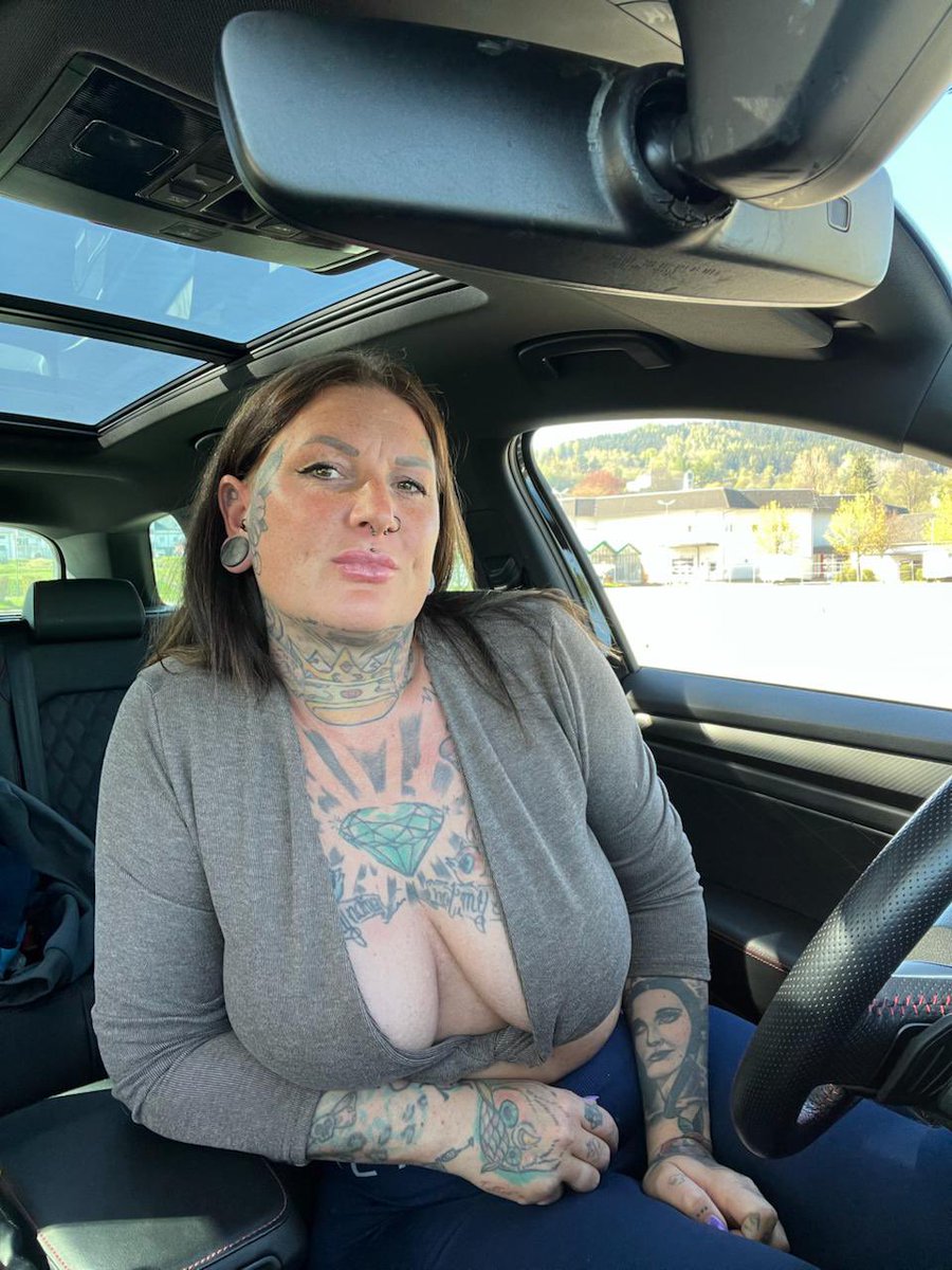 Roxanne tweet media