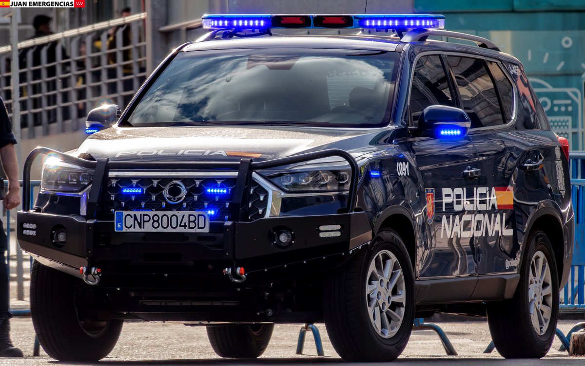 juanemergencias's tweet photo. Ineos Grenadier y KGM Rexton. Policía Nacional (UIP) https://t.co/4XCuHbxdHc