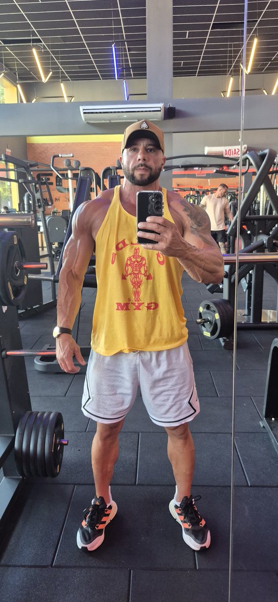Andreistrong tweet media