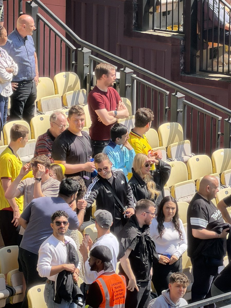 fingaldinz's tweet photo. Not being able to get an away ticket don’t stop the boy 🤣🤣🤣 @JonerFatCat https://t.co/92OzMt38E8