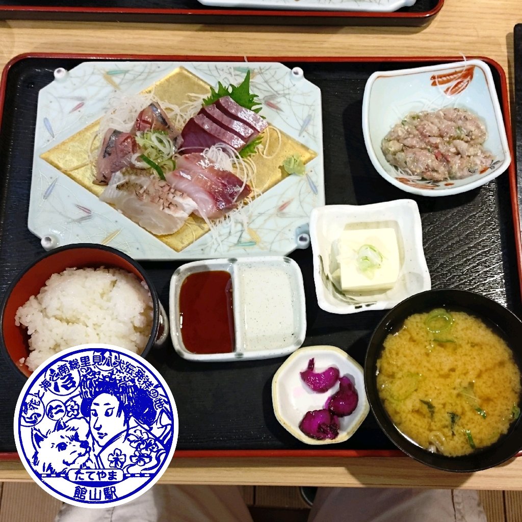とまや食堂
刺身なめろう定食