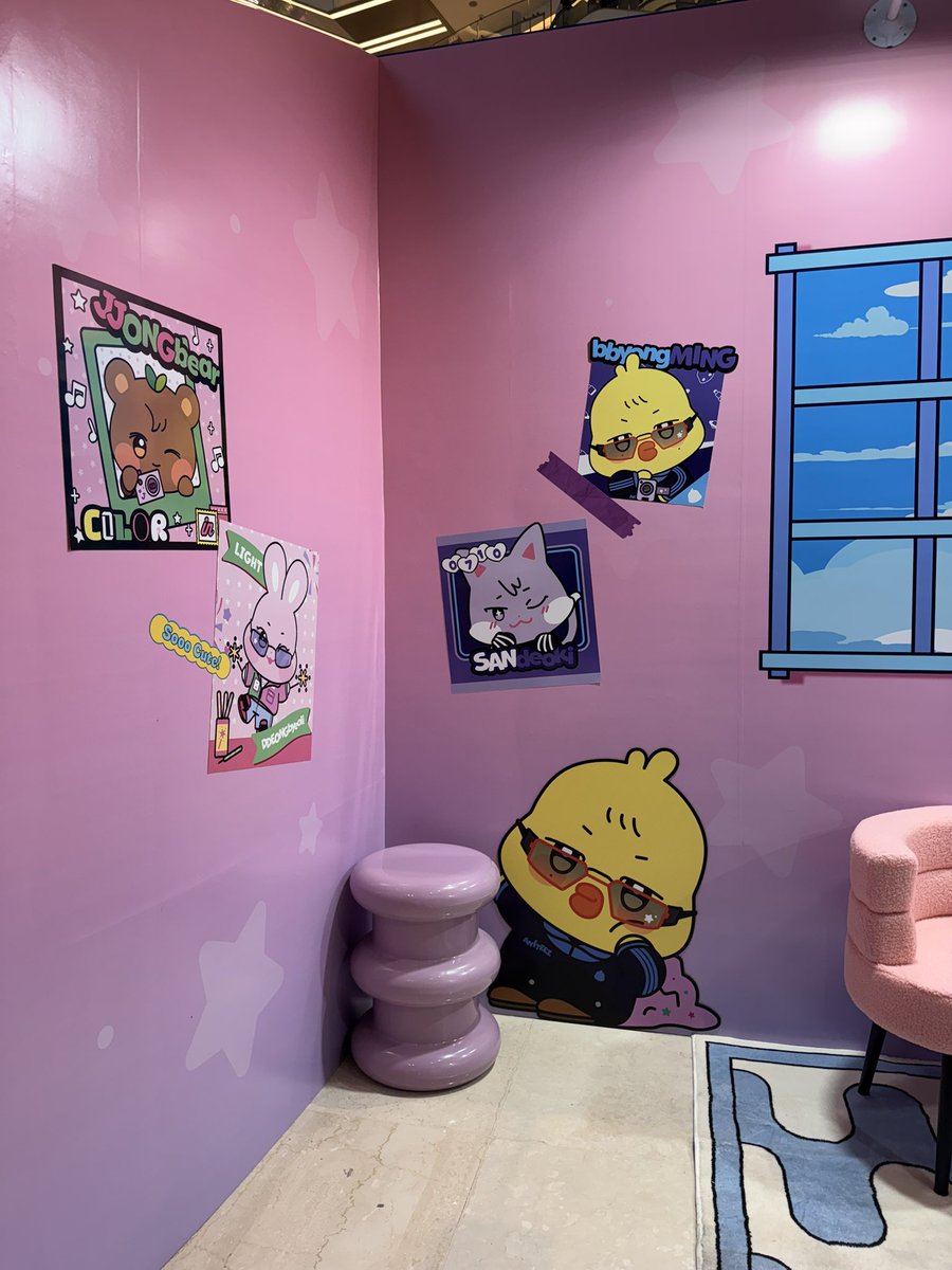 atiny4eva96's tweet photo. 韓国旅行中に、ポップアップ行けた💖
可愛い🐥

@ATEEZofficial
#ANITEEZ_IN_COLOR https://t.co/NwntcdQp2f
