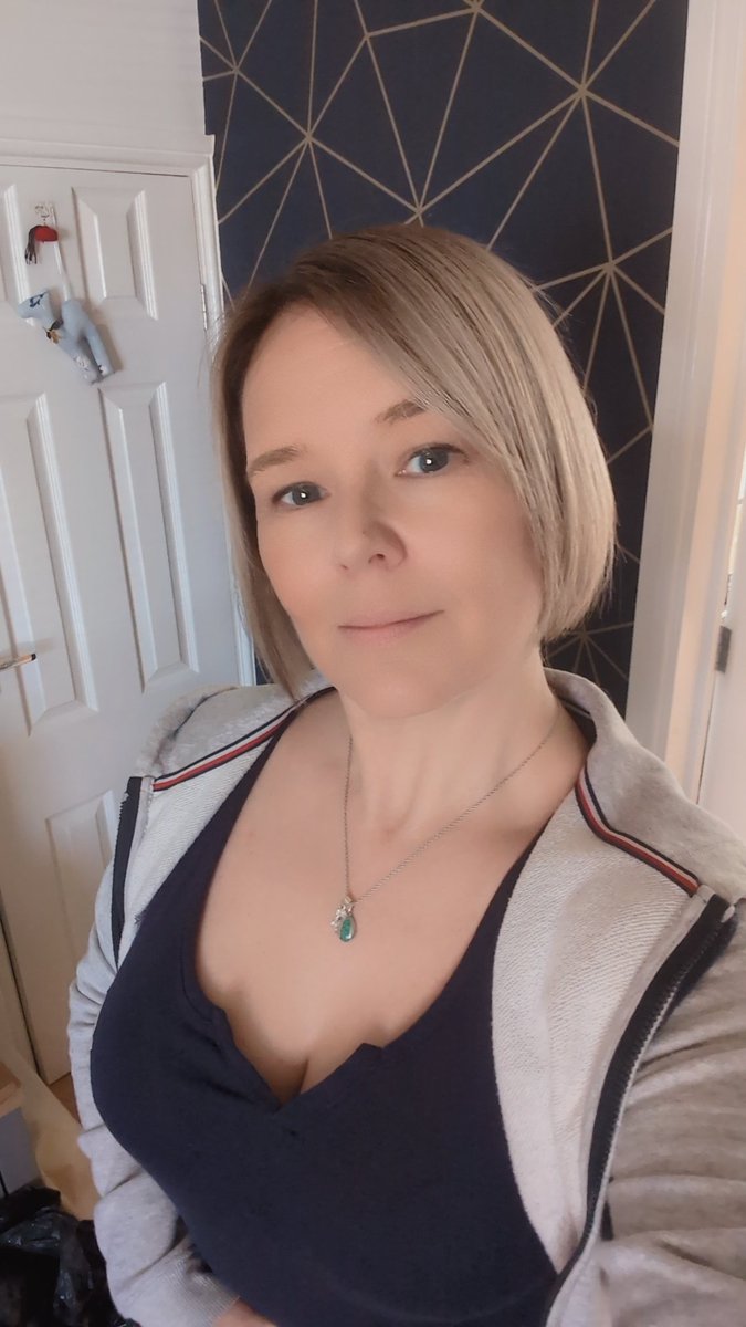 darty3003's tweet photo. New hair day, little bit of change. https://t.co/2Ud0NCpK6k