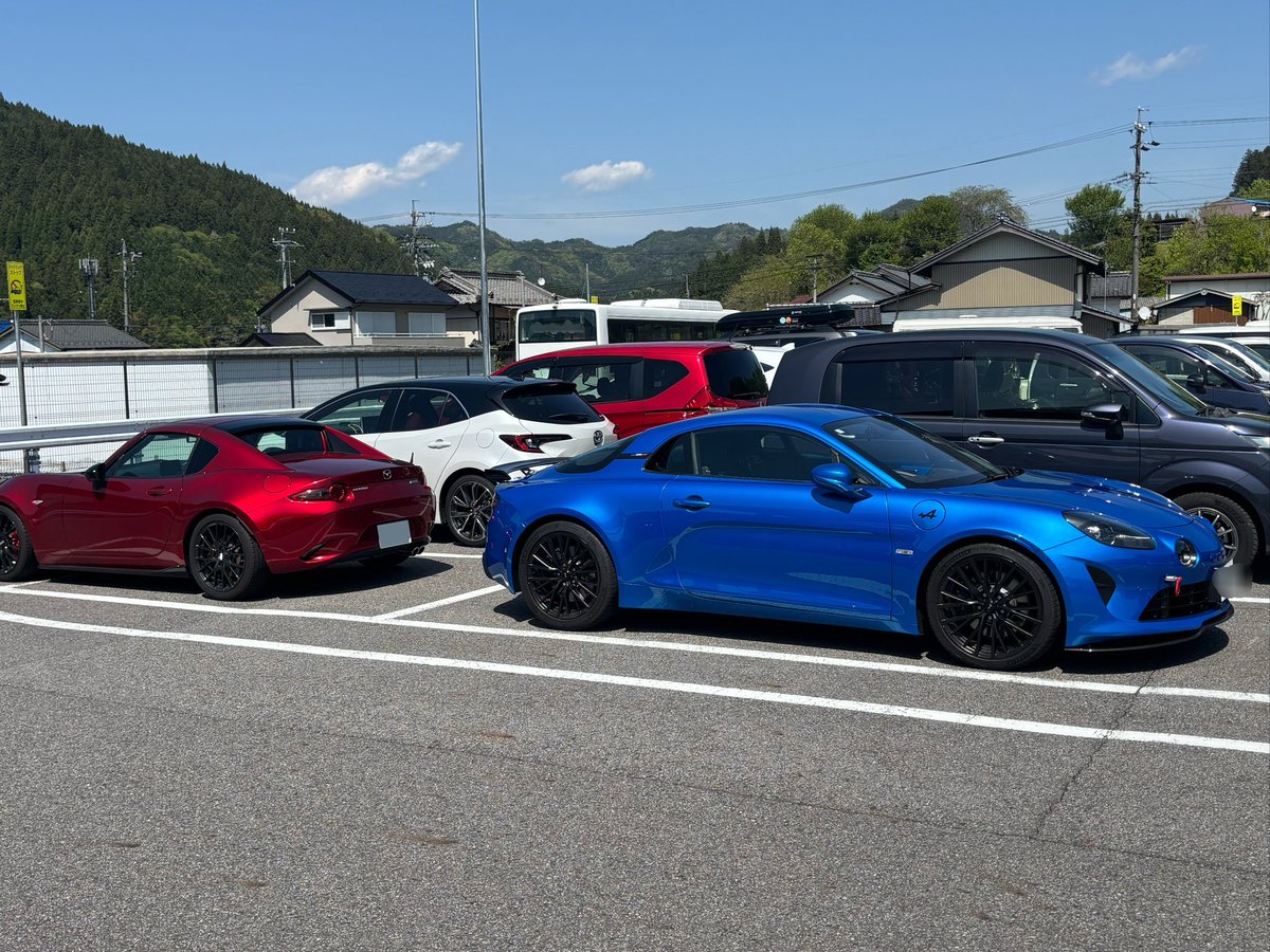 YUG_A110gts's tweet photo. GWなのでドライブ。
ロードスターと比べると、一回り以上大きいですね。 https://t.co/pxCfoRZVSz