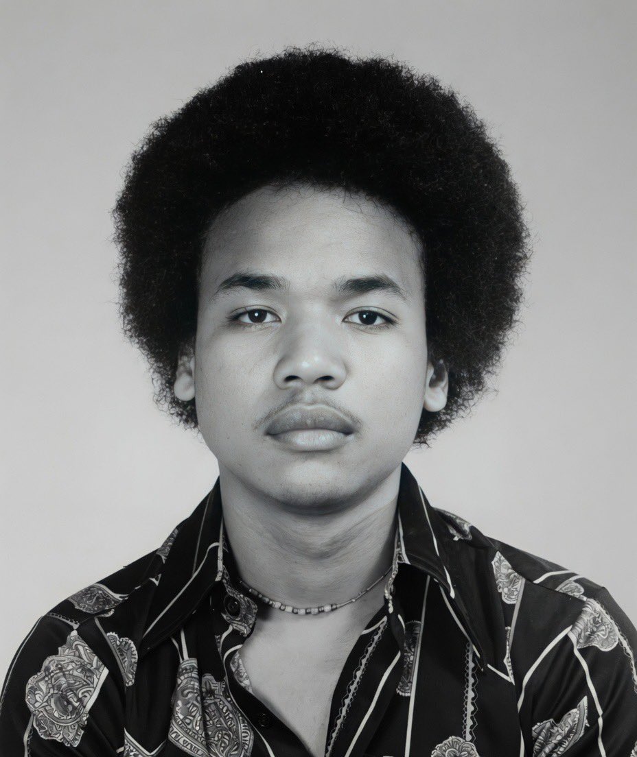 wcchen's tweet image. 1976 Upper Sixth, DeCarteret College, Mandeville #Jamaica. Seventeen years old. Young, idealistic. Every day since has been a learning, a piece of the bigger picture. Now to live long enough to see the pieces come together.