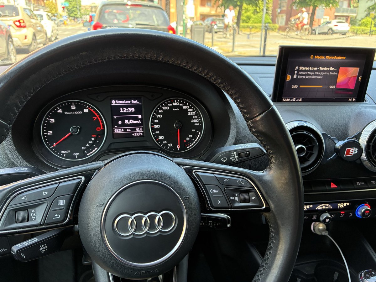 luca87m's tweet image. 🎶 Stereo Love (Twelve Remix) still hitting different in the Audi!
Romanian 🇷🇴 music just hits different — Edward Maya &amp;amp; Vika Jigulina never miss. Absolute summer vibes even in the city traffic 🔥
#Audi #StereoLove #RomanianMusic #EDM #TwelveRemix