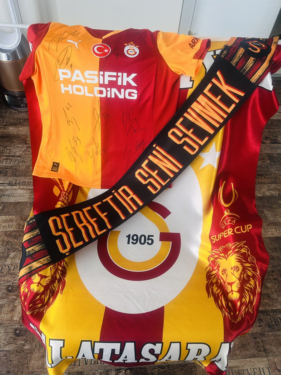 fhundai's tweet photo. Hazır mıyız gençler? 🦁
#Geliyorgelmekteolan 
#Galatasaray https://t.co/9WccUbQvfd