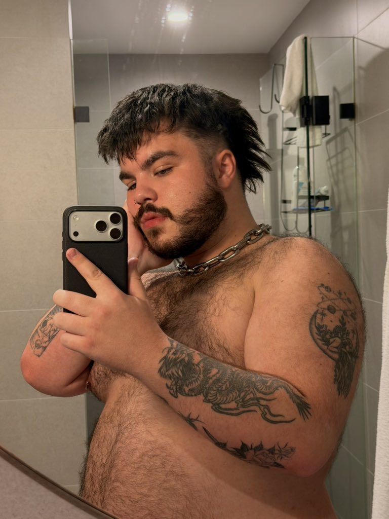 Liam ☾ tweet media